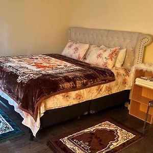 Divine Villa And Resorts 67 Sherman 5Mins To Ewr Airport And 4Mins To Penn Station Newark, 20Mins To New York